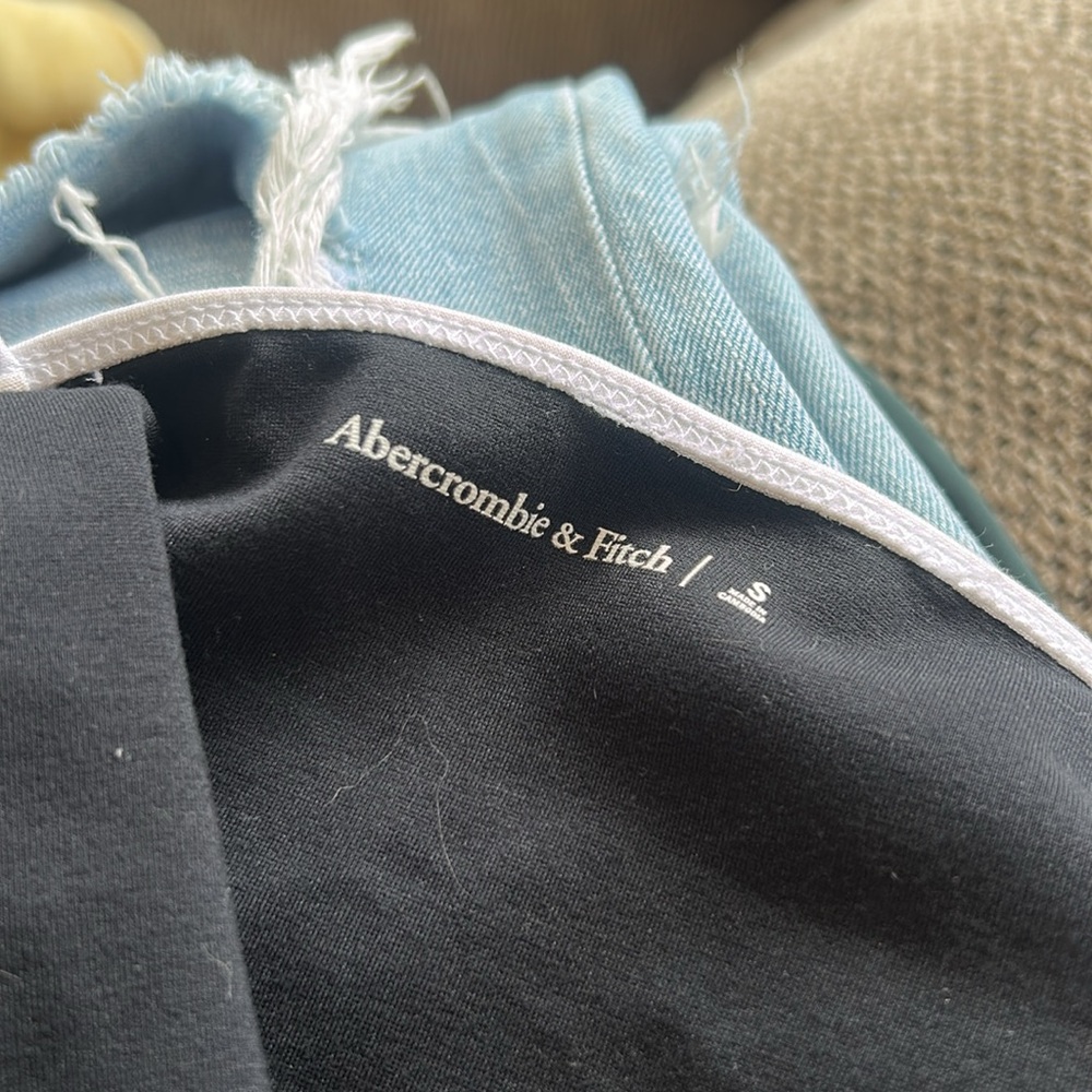Abercrombie Tank - Picture 3 of 3